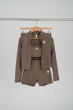 Conjunto 3 Piezas Mocha - Top + Short + Chaqueta Deportiva
