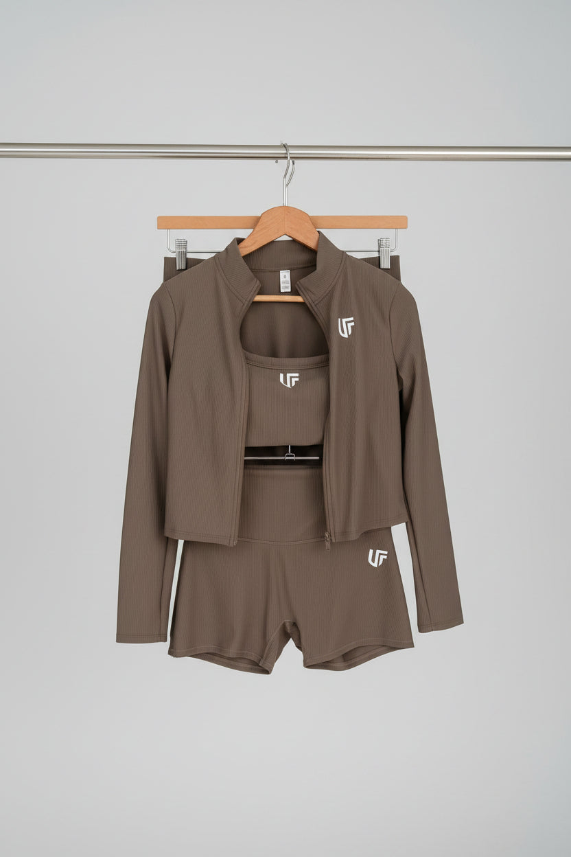Conjunto 3 Piezas Mocha - Top + Short + Chaqueta Deportiva